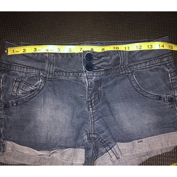 (SOLD) Shorts - Picture 4 of 4